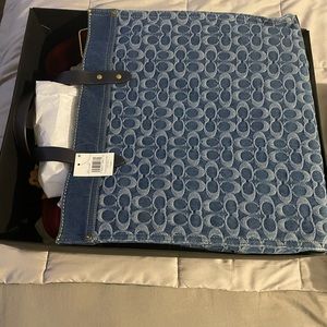 Brand New Coach Field Tote 40